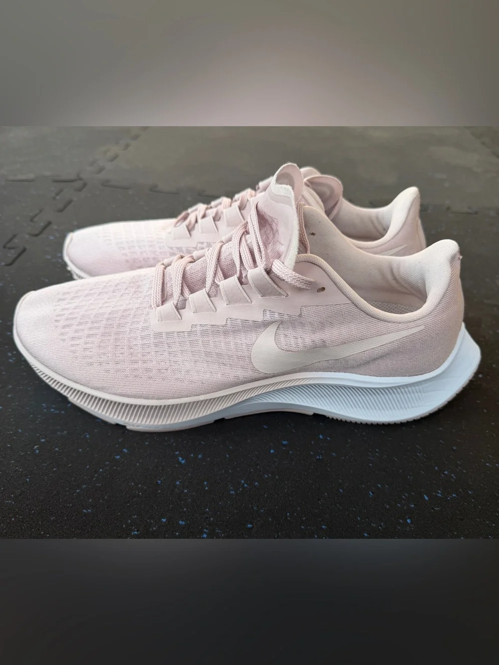 Nike lightweight knit